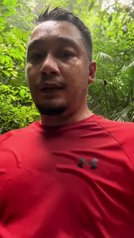 Jogging 5km pn lum tentu boleh berpeluh cmni. Klu hiking 20 minit pn da basah teruk  #bukitpelindungkuantan 