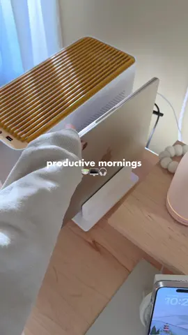let’s do well today, together!!! 🍵🎧🖥️ #cozydesksetup #desksetup  #aesthetic #morning #routine #morningroutine #aestheticmorningroutine #motivation #cozy #cleangirlaesthetic #tech #mechanicalkeyboard #keebtok 