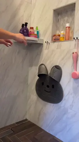 This mat is super satisfying 😍🥹 - #bathroominspiration #bathroom #bathroomgoals #homeinprovement #homeinspiration #showerdesign #christmasgiftideas #bathroomgadgets