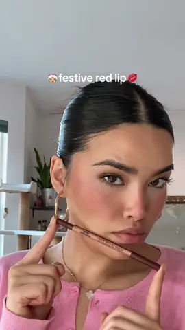 love me a holiday red lip🎄💋🤶🏼 -@makeupforever ‘versatile chesnut’ -@Rose Inc ‘red red rose’ @REFY lipgloss ‘red’ #redlip #redlipgloss #redlipstick #lipgloss #makeup #holidaymakeup #christmasmakeup #wintermakeup #beauty #BeautyTok #fyp #foryoupage 