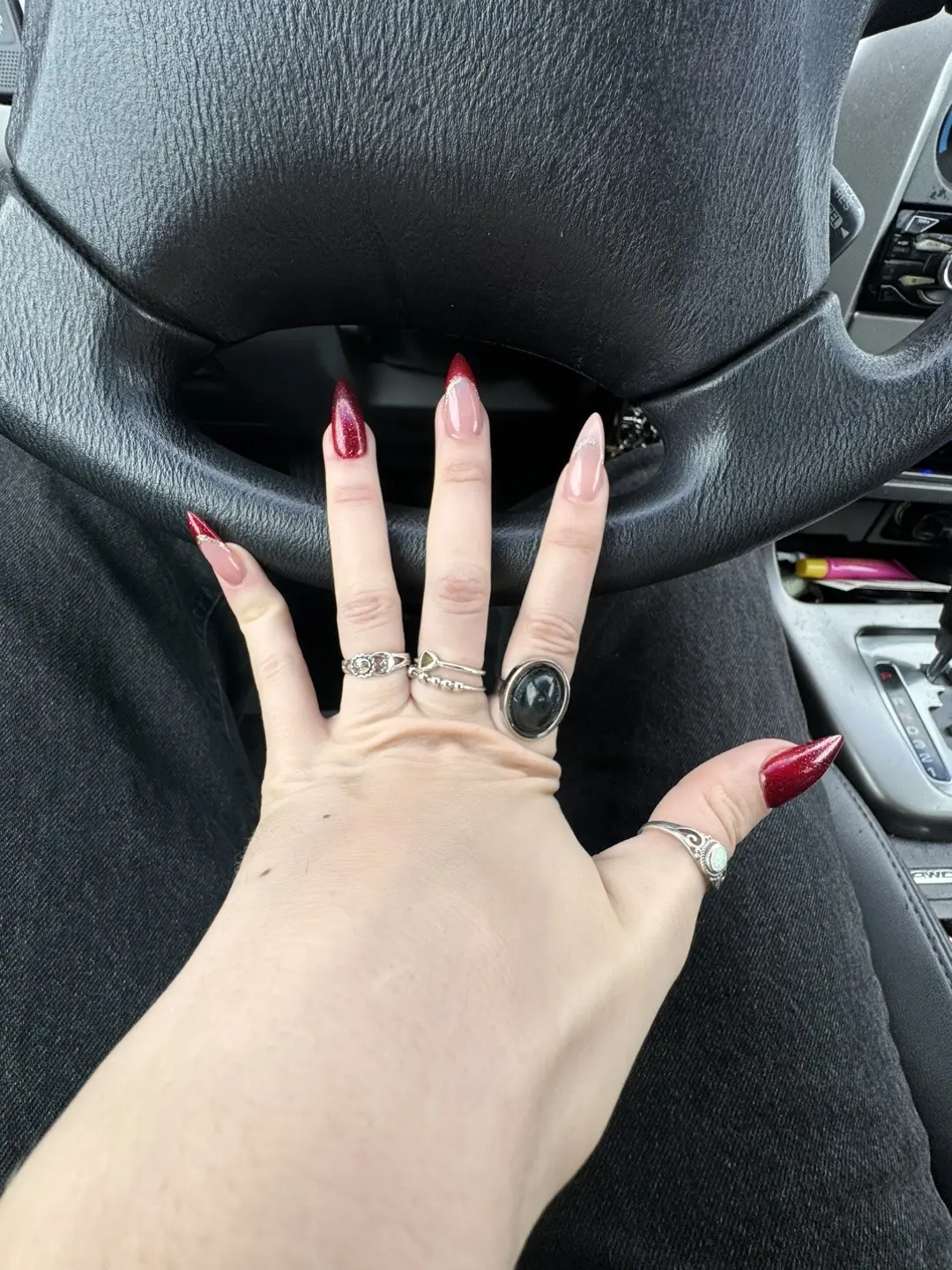 Nails check 💅🏼💋✨ #holidaynails #nailinspo 