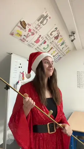 Quand tu essaies de garder l'attention des enfants la semaine avant Noël 🎄