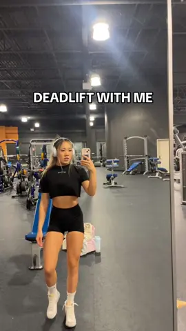havent deadlifted in a minute 🫢#deadlift #gym #Fitness #gymgirl #GymTok #fitnessgirl #fitnessmotivation #gymmotivation #girlswholift #musclemommy #legday #gymrat #GymLife 