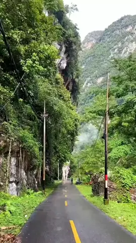 Geopark SilokekGeopark Silokek meliputi kawasan seluas 130 ribu hektare atau 1.300 kilometer persegi di dua kecamatan yaitu Sumpur Kudus dan Sijunjung, Kabupaten Sijunjung. Sejatinya, Silokek adalah nama sebuah nagari sejuk bersuhu 23-24 derajat Celcius k#explore #sejuk #desawisata #viral #kreatordisnack #faktanegri 