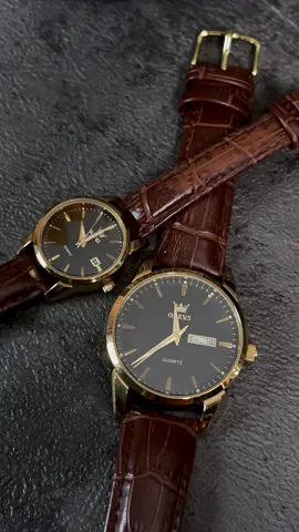 Khusu buat para pasangan, kali ini kita punya jam tangan couple yang lucu banget! Kalian bisa dapetin hanya di keranjang kuning dan live akun ini aja! #olevs #jamtangan #jamtanganoriginal #couple #jamcouple #pasangan 