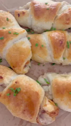 🎄HOLIDAY CHEER CRESCENT ROLLS🎄 Elevate your holiday feast with the unexpected — cheddar that is! I knew I had to create something special with Trader Joe’s exclusive Holiday Cheer Unexpected Cheddar spread! ✨This stuff is amazing you guys! Have you had a chance to try it?  RECIPE⬇️⬇️⬇️ INGREDIENTS✅ 1 tube crescent roll dough 8 tbsp. Holiday Cheer Unexpected Cheddar Spread 2 tbsp. shredded Unexpected Cheddar cheese 1 egg 1 tbsp. water INSTRUCTIONS✅ Preheat oven to 350ºF. Unroll crescent dough on a cutting board and separate into 8 triangles. Place 1 tbsp. of cheese spread in the center of the base of the triangle. Top with a sprinkle of shredded cheese and roll up towards the point of the triangle. Repeat with remaining dough pieces. Place on a baking sheet lined with parchment paper. Whisk egg with 1 tbsp. water. Brush egg wash over the tops of the rolls. Bake for about 12 minutes, or until golden brown.  #traderjoes #traderjoesmusthaves #traderjoesfinds #traderjoeshaul #traderjoesfoodreviews #traderjoeshack #traderhoes #fyp #traderjoesnewitems #traderjoesholiday #traderjoesseasonal #traderjoesappetizer #crescentrolls 