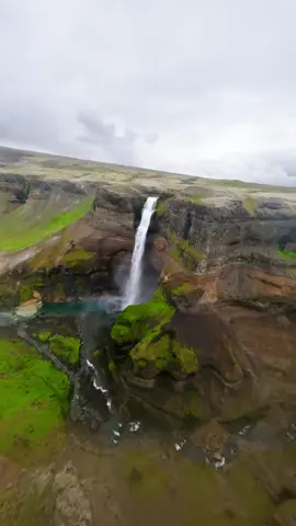 These water splashes 💦 I could do this all day 😂 Would you rather run or fly the drone?   #Iceland #fpv #haifoss #drone #travel #roadtrip #outdoor #waterfall