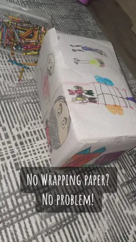 Probably my favorite way I’ve ever wrapped a gift. Make it a fun experince whether you make it or the kids. This is a personalized way to make a gift feel more meaningful 🩷 #diygiftwrap #diygiftwrapping #giftwrappingideas #lastminutegiftidea #lastminutegifts #personalizedgifts 