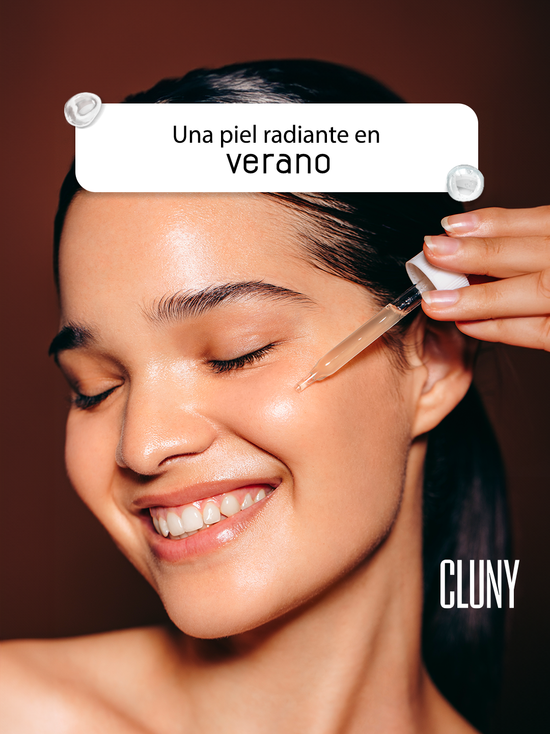 💫 El sérum de vitamina C agregará ese brillo y firmeza que amas para tus días de #verano ✨☀️ #cluny #skincare #serumvitaminaC   Advertencias y Precauciones: No ingerir. Uso externo. Mantener fuera del alcance de los niños. Evitar el contacto con los ojos. En caso de tener contacto con los ojos, enjuagar con abundante agua.  NSOC53962-22PE Razón Social: Inretail Pharma S.A. RUC: 20331066703