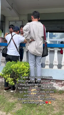 It was just spontaneous. After sharing the gospel, the Holy Spirit led me to pray for them. I didn’t had time to go to the other side so we prayed this way. It’s beautiful to see that nothing can hinder prayer❤️🔥 #fyp #viral #foryou #foryoupage #Jesus #fy #christiancontentcreator #God #christiancontent #sovereigngod #Jesussaves #miracle #church #preaching #faith #salvation #bornagain #bornagainchristian #gospel 