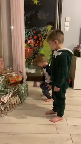 Feliz Natal / Marry Christmas ❤️❤️ #pegadinha #pegadinhasbrasil #pegadinhasengraçadas #engraçado #trolagem #pegadinhas #humor #comedia #memesbr #memes #viral #viraltiktok #feliznatal #humorbr #marrychristmas 