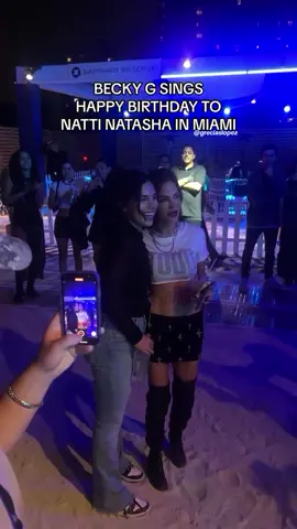 Becky G le cantó cumpleaños feliz durante su concierto a Natti Natasha. 💗