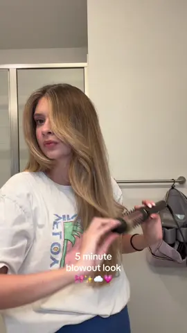 quick lil 5 minute blowout look thanks to this thermal brush 🫶 #blowoututorial #hairblowout #blowoutlooks #blowouthack #blowoutlook #blowoutcurls #blowoutbrushhair #thermalbrush #thermalbrushblowout #thermalbrushstyling 