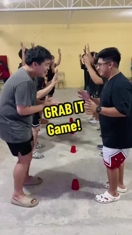 Grab It game! kakatuwa tong mga bagets, full of energy eh.. #mommythinners #partygames #partygameideas 