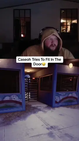 Caseoh Tries To Fit In The Door #caseoh #caseohgames #caseohclips 