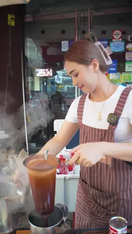 Most Popular Street Thai Milk Tea Lady in Bnagkok #food #Foodie #foodtiktok #tiktokfood #tiktokfoodie #streetfood #Thaistreetfood #thaifood #thaifood #thailand #thai #thaitravel #thaitea #milktea #thaimilktea 