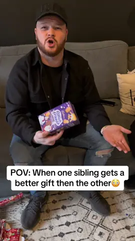 When one sibling gets a better gift then the other one😂😂😂 #christmas #xmas #gift #Siblings #sibling #foryou #fyp #foryoupage 