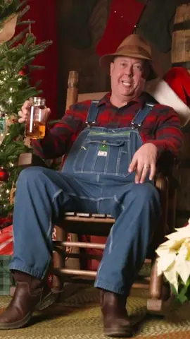 Moonshiner’s Mark and Digger share one of their favorite recipes, Peppermint Gimlet, just in time for the holiday season 🍸☃️ #moonshiners #holidays 