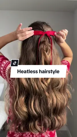 Easy heatless hairstyle to wake up to chirstmas tomorrow🫶🥰 #hairtok #hairstyle #hairgoals #heatlesscurls #heatlesshairstyles @uberliss 