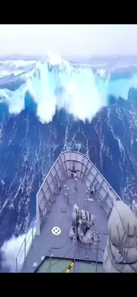 Mar em Furia (2). #mar #ocean #ondas #ondasgigantes #bigwaves #badsea #navio #ship #dive #buceo #mergulho #marruim #sweel #monsterwaves #CapCut 