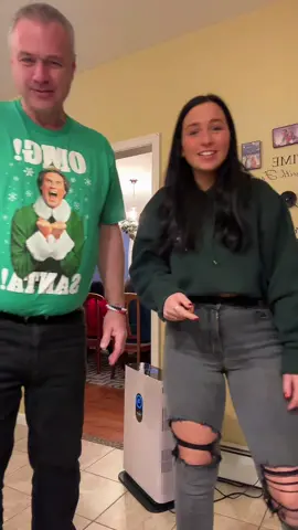 This is the best thing ive seen all day #fyp #foryoupage #christmaseve #elf 