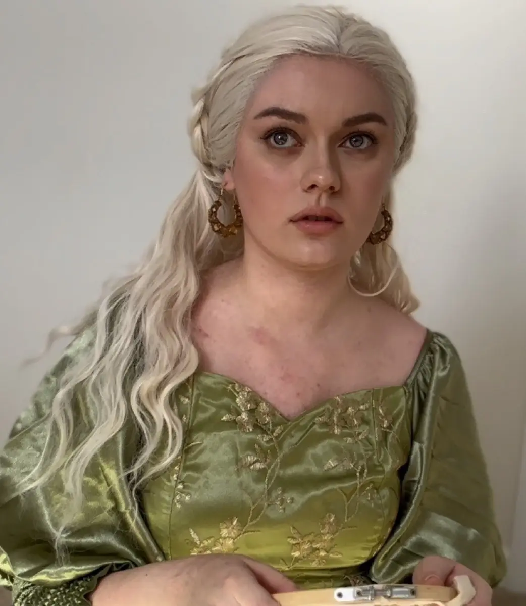 Sharing screenshots from my little acting videos as Helaena! 🥺 Thank you for all the love you’ve shown to this cosplay!! Hair tutorial coming next week!!  #hotd #houseofthedragon #houseofthedragoncosplay #hotdcosplay #cosplay #rhaenyratargaryen #alicenthightower #daenerystargaryen #helaenatargaryen #aemondtargaryen #daemontargaryen #fireandblood #aegontargaryen #fyp #foryourpage 