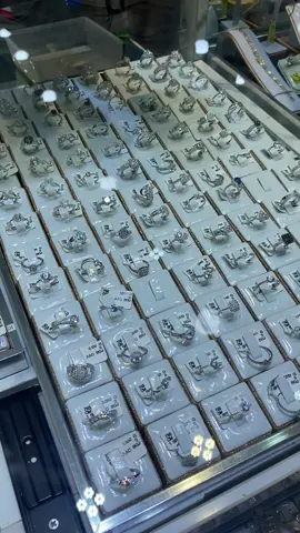 Bantu pilihin dong guys,yang lagi di surabaya cobain mampir deh,pasti kalap #depauljewelry #depaul 