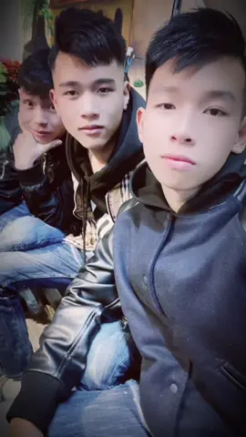 Kẻ đào hoa ngồi im tình tự đến kẻ trân thành gặp tình nào cũng tan #xuhuong2023 