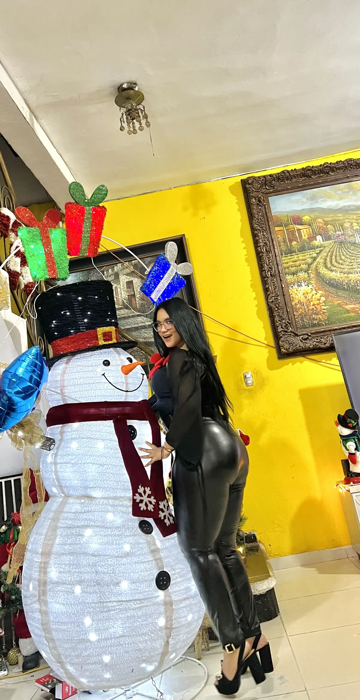 Quieri un muñeco que no se derrita ☃️🫂♥️ #NavidadEnTikTok #feliznavidad #elsalvador #snowman #snow #muñecodenieve #curvy #cuero #chicagua #curvyoutfits 