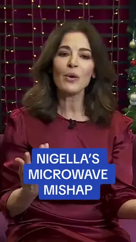 Nigella Lawson explains her BIZARRE pronounciation of microwave during her cooking show back in 2020 #nigellalawson #nigella #cooking #microwave #fyp #news #nigellalawsonmicrowave #nigellalawsonchef #tv #funny #tvfail 