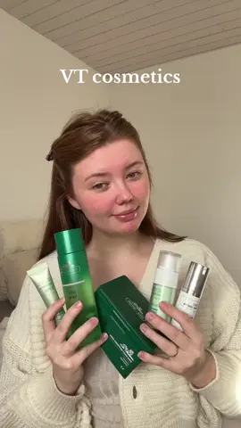 How i instantly get hydrated and glowy skin 🫶🏻 #skinflooding  with @VTcosmetics_official #vt_reedleshot #vtcosmetics #1day1cica #vtreedleshotreview #fyp #girlygirl #koreanskincare 