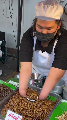 Respect Mother! Hard Working Woman Without Two Hands 