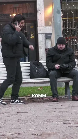 Dann komm doch zum Schlossplatz  *Prank mit Auflösung zum Ende des Videos* #fyp #foryoupage #fürdich #viral #streetcomedy 