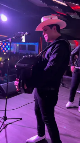 Chambeando En Lo Verde En Vivo 🤠🤳🏻 #herenciadegrandes #chambeando #envivo #soldout #foryourpage #fyp #paratii 