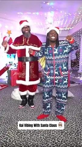 Kai Vibing With Santa 🎅🏾 #kai #kaicenat #kaicenatclips #amp #santaclaus #santa #fyp #funny #explore #viral #meme 