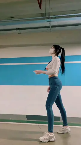 练练腿法 #videosviralesdouyin #cute #china #asiangirl #chinesegirl #artesmarciales 