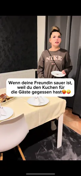 Wie würdet ihr reagieren?🤣🥵#fyp #foryoupage ##typischfrau #typischmann #nomobbing #justtfgorfun#couplecomedy #funnyvideos#fypシ #fypage #fürdich #goviral #viralvideo #viraltiktok#nehmtesmithumor