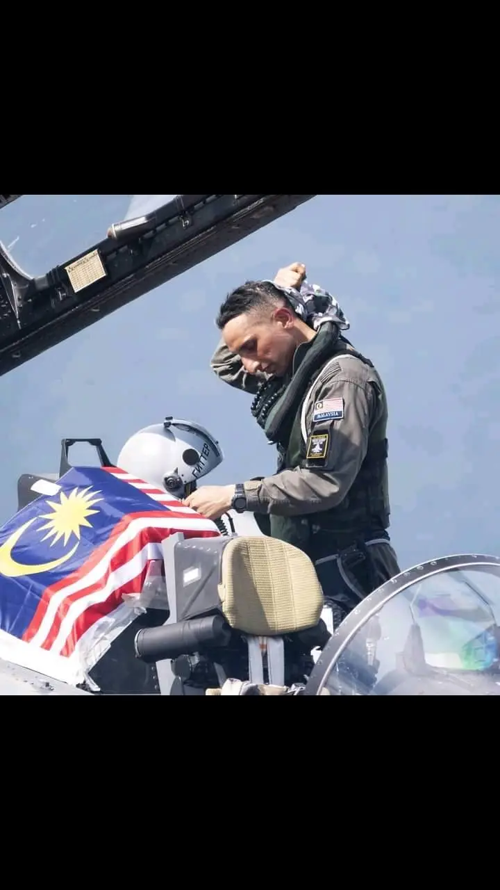 The Best Top Gun Pilot 2023 & Mungkin Bakal Menggantikan Tempat Sting Untuk Pertunjukan Airshow Di LIMA 2025 Nanti - Mejar Osman Muhd Sidek Callsign Gitter #rmaf #tudm #sukhoi #flanker #meksu #su30mkm #fyp #fypシ #no12sqn #malaysia #tiktok #capcut #malaysiamadani 