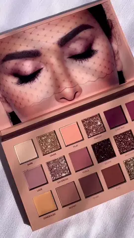 18 Color Nude Matte , Makhmally & Shimmer Eyeshade Kit . https://munasibstore.com/products/18-color-nude-eyeshade-palette-nude-matte-shimmery-glitter-eyeshades?_pos=5&_sid=93c0e9372&_ss=r #munasibstore #nudeeyeshade #matteeyeshadow #shimmereyeshadow 