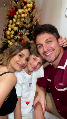 Veja como foi a noite de Natal de 15 celebridades! Entre eles, Glória Pires, Cláudia Raia, Tatá Werneck, Rafael Vitti, Sandy, Gusttavo Lima, Camila Queiroz e Larissa Manoela! Os famosos publicaram vários vídeos e fotos nas redes sociais, e desejaram um Feliz Natal para todos os fãs e seguidores. Confira! #famosos #celebridades #noticias 