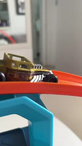 Descida radical #hotwheels #hotwheelstrack #hotwheelstrackbuilder 