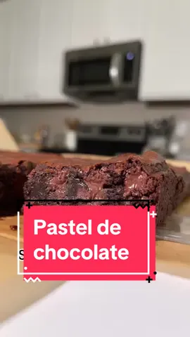 Receta de pastel de chocolate #recetas #recetasfaciles #postres #recetasdepasteles #recetasnavideñas #pasteldechocolate #tartadechocolate #tortadechocolate 