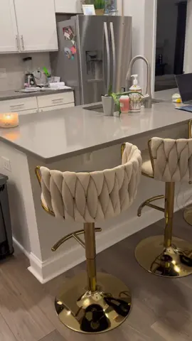 Amazon Bar Stools set of 4 woven Bege Gold $199 #loisbeautyluxe #amazon #amazonfinds #barstools #gold #nuetral #affordable 