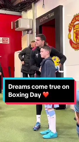 Dreams coming true on Boxing Day! #astonvilla #kids #fans #autograph #PremierLeague 