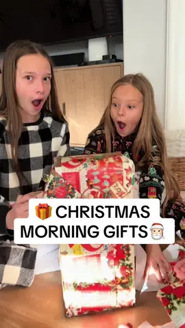 🎄 CHRISTMAS MORNING PRESENT OPENING 🎁🎅🏻 #christmas #openingpresents 