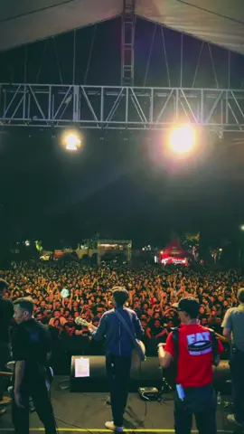 Terima kasih, JTM Fest  telah membuat ruang yg megah untuk berbagi keresahan ✨Angkat topi untuk semua yg datang menjadi support system dengan versi terbaik kalian. Sampai bertemu di lain waktu. Dentingkan hari-harimu!! 🍻 #ykpaddybeat #theclovesandthetobacco #yogyakarta #jogjatrademarket