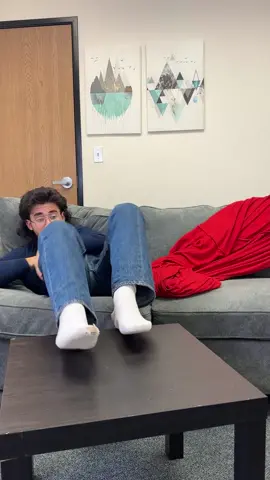 Boyfriend's hilarious prank_ a fake leg to trick his girlfriend!