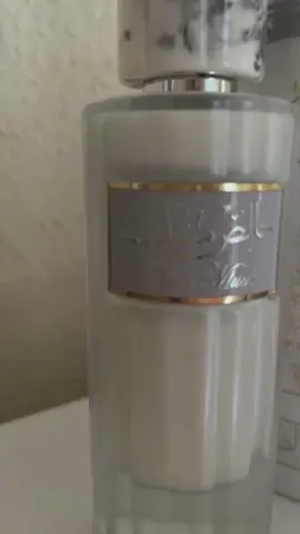 entre  une brume corporelle et une  lotion hydratante, l’eau de milky pure musk et un best seller, En plus d’hydrater votre peau, elle la parfume d’une odeur fraiche et delicieuse N’hesitez plus pour la tester a votre tour  Senteur: coco, musc blanc  #parfumdubai #milkypuremusk #milky #lotionhydratante #commectiondubai 