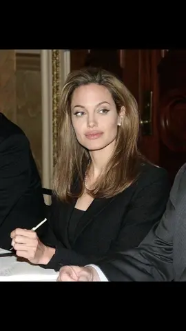 lawyer’s vibes #angelinajolie #angelinajolieedit #fyp #lawyer #vibes #aesthetic #style #classy #brangelina #shilohjoliepitt #viral #fashion #actress #icon 
