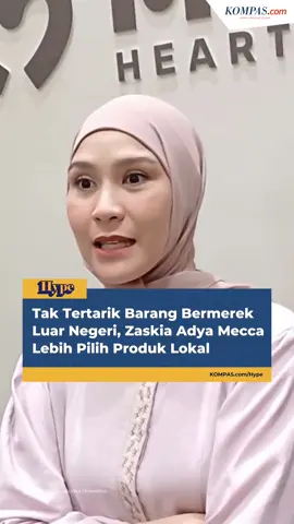 Aktris Zaskia Adya Mecca tidak tertarik membeli barang bermerek dari luar negeri untuk diri sendiri maupun enam anaknya. Ia lebih memilih mengenakan pakaian produk dalam negeri. Terlebih Zaskia juga penggerak produk UMKM Indonesia. Bagaimana menurutmu?  Tonton video selengkapnya hanya di Youtube Kompascom Hype Video jurnalis: Melvina Tionardus  Video editor: Nazwa Sabrina  #zasciamecca #zasciameccaofficial #produklokal #umkm #aktris #selebritis #fyp 